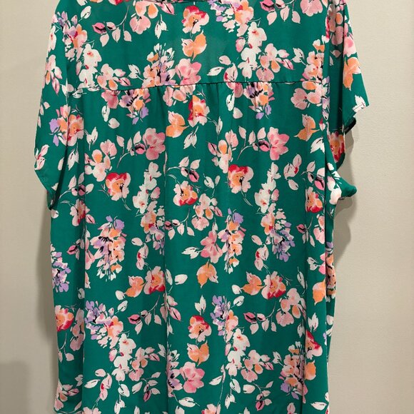Torrid Georgette Hi-Low Short Sleeve Blouse Green Floral Short Sleeve Sz 3 - Picture 3 of 9
